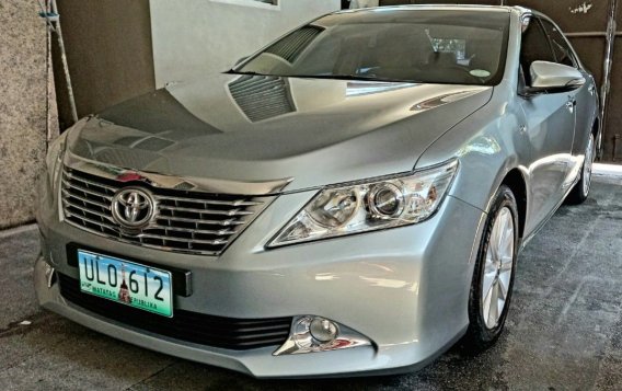 Selling White Toyota Camry 2013 in Pasig