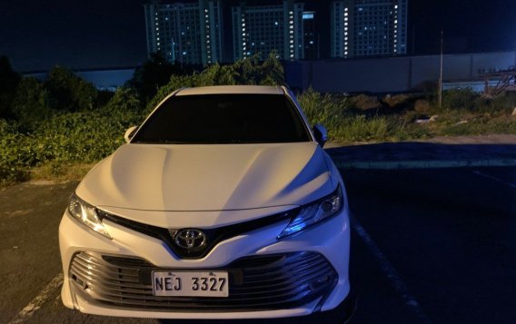 Selling White Toyota Camry 2019 in Biñan-1