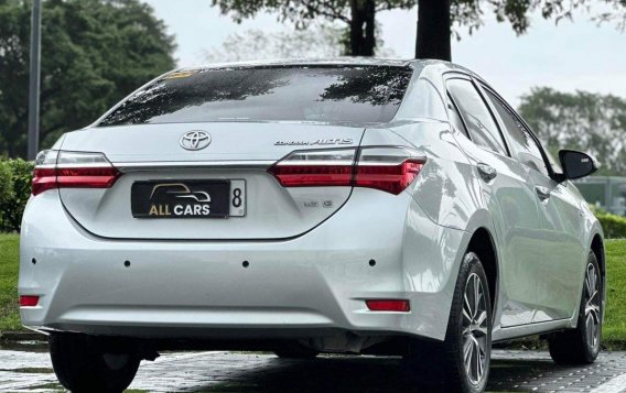 White Toyota Corolla altis 2017 for sale in Automatic-3