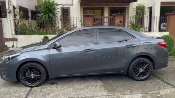 Selling White Toyota Corolla altis 2016 in Manila-2