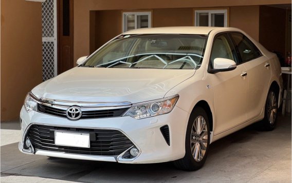Sell Pearl White 2018 Toyota Camry in Muntinlupa