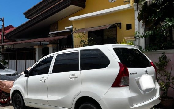 Sell White 2012 Toyota Avanza in Manila-2