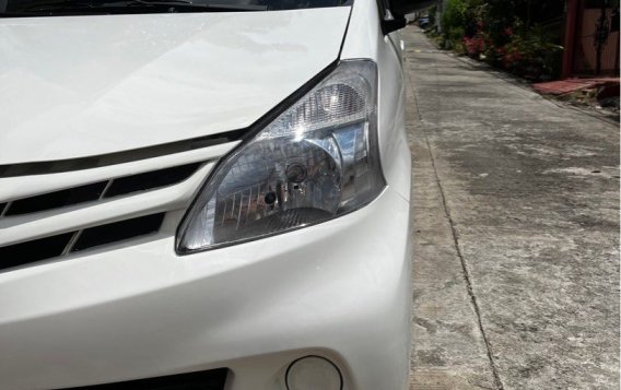 Sell White 2012 Toyota Avanza in Manila-1