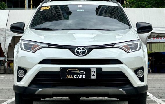 White Toyota Rav4 2018 for sale in Automatic-1