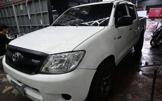 Sell White 2008 Toyota Hilux in Quezon City-9