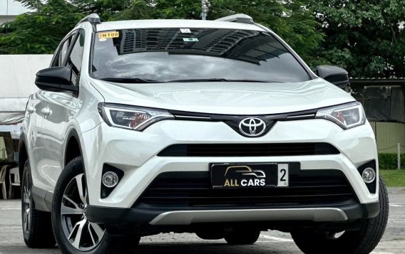 White Toyota Rav4 2018 for sale in Automatic