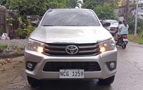 White Toyota Hilux 2016 for sale in Caloocan