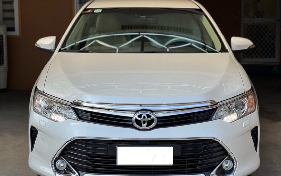 Sell Pearl White 2018 Toyota Camry in Muntinlupa-2