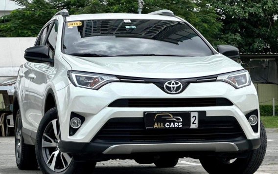 Selling White Toyota Rav4 2018 in Makati