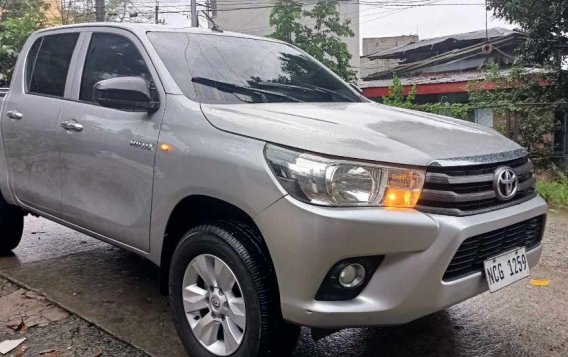 White Toyota Hilux 2016 for sale in Caloocan-2