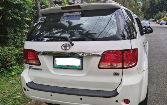 Pearl White Toyota Fortuner 2006 for sale in Rizal-2