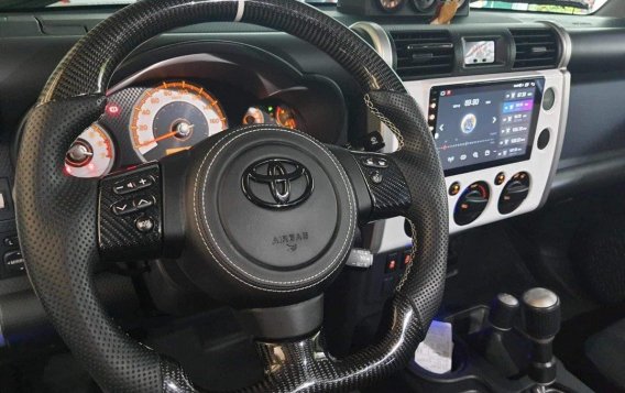 Sell White 2015 Toyota Fj Cruiser in Rizal-3