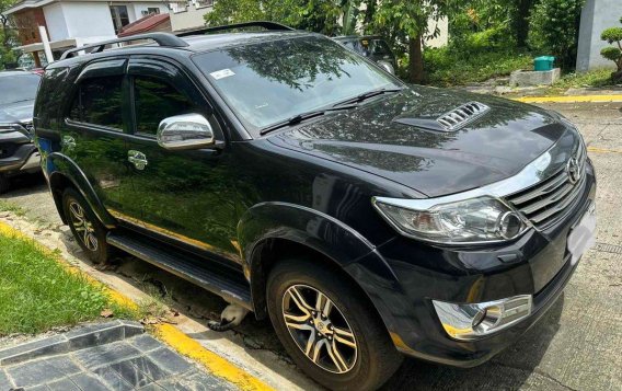 Selling White Toyota Fortuner 2014 in Quezon City-1