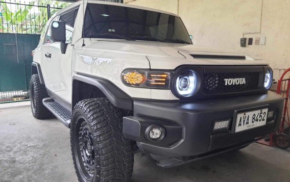 Sell White 2015 Toyota Fj Cruiser in Rizal