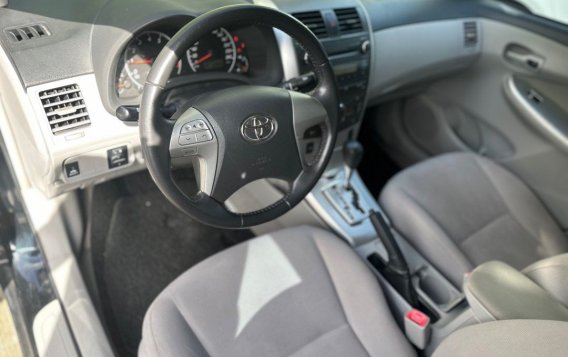 White Toyota Corolla altis 2013 for sale in Automatic-9