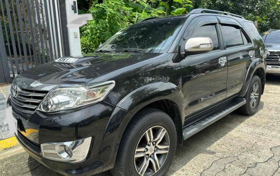 Selling White Toyota Fortuner 2014 in Quezon City-2
