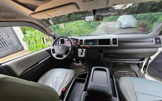 Sell Pearl White 2018 Toyota Hiace in Manila-7