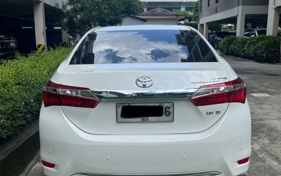 Sell Pearl White 2015 Toyota Corolla altis in Pasig-4