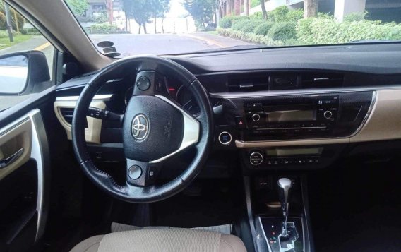 Sell Pearl White 2015 Toyota Corolla altis in Pasig-6