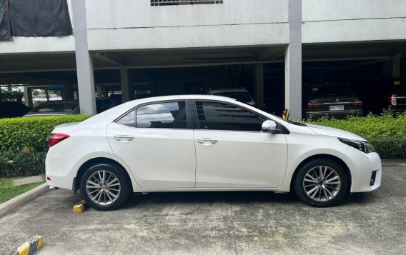 Sell Pearl White 2015 Toyota Corolla altis in Pasig-3