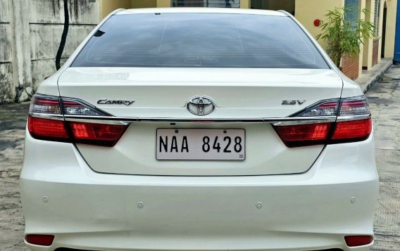Pearl White Toyota Camry 2018 for sale in Automatic-5