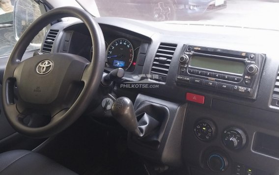 2019 Toyota Hiace  Commuter 3.0 M/T in Pasay, Metro Manila-11