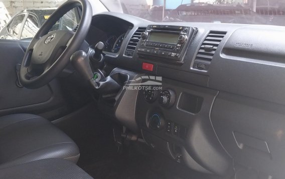 2019 Toyota Hiace  Commuter 3.0 M/T in Pasay, Metro Manila-12