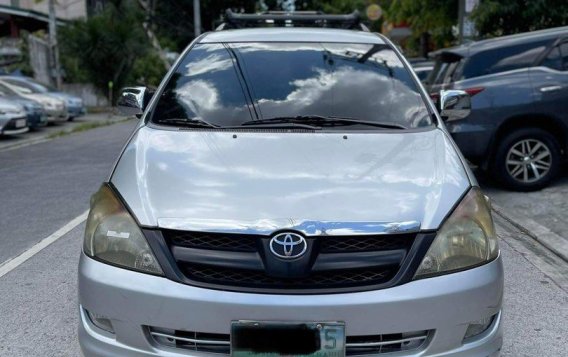 White Toyota Innova 2006 for sale in Quezon City