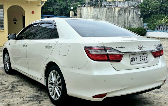 Pearl White Toyota Camry 2018 for sale in Automatic-2