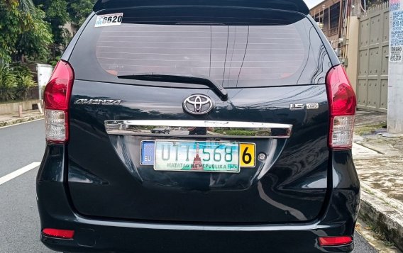 Selling White Toyota Avanza 2012 in Manila-4