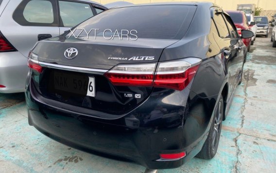 Sell White 2018 Toyota Corolla altis in Pasig-5