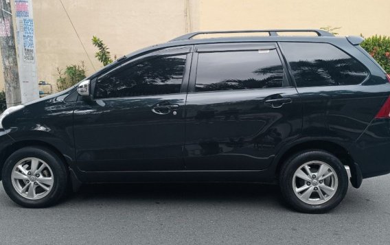 Selling White Toyota Avanza 2012 in Manila-2