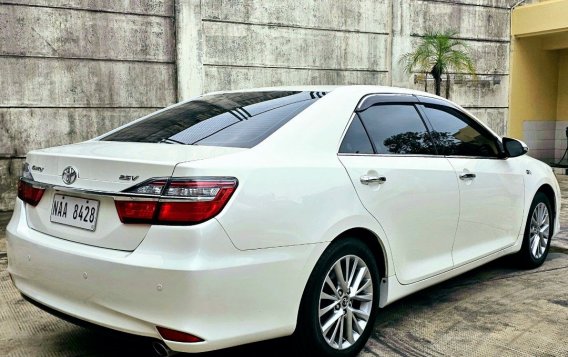 Pearl White Toyota Camry 2018 for sale in Automatic-3
