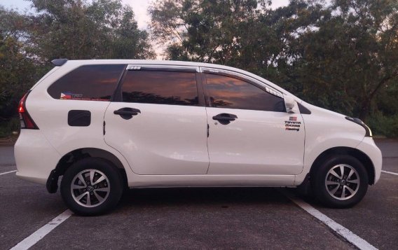 Sell White 2014 Toyota Avanza in Manila-3