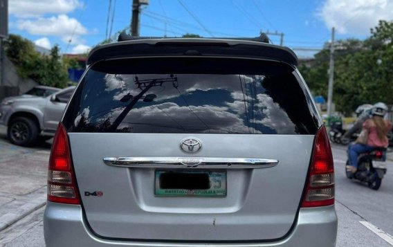 White Toyota Innova 2006 for sale in Quezon City-4