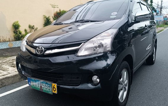 Selling White Toyota Avanza 2012 in Manila