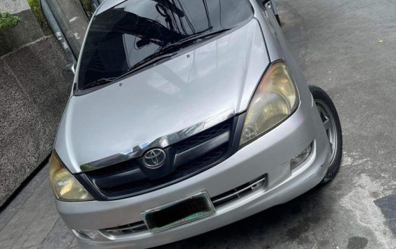 White Toyota Innova 2006 for sale in Quezon City-3