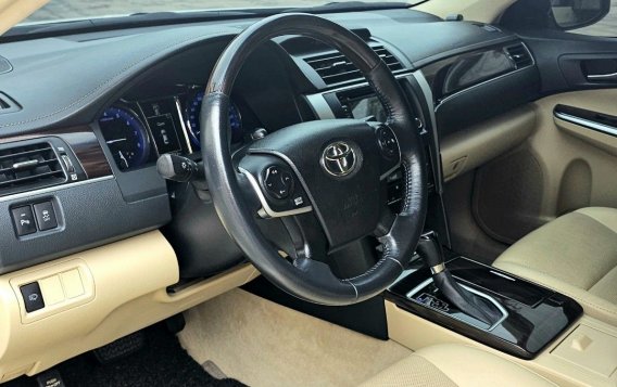 Pearl White Toyota Camry 2018 for sale in Automatic-7