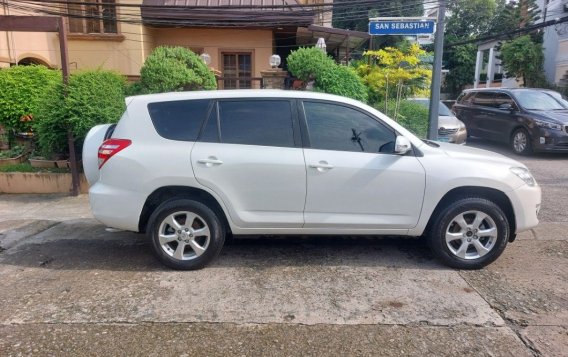 Selling White Toyota Rav4 2011 in Quezon City-6