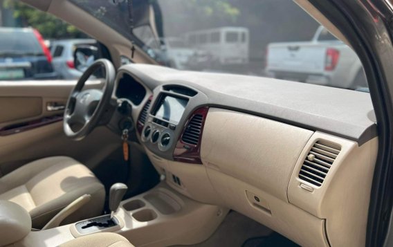 Sell White 2005 Toyota Innova in Manila-6