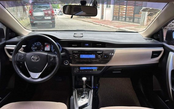 White Toyota Corolla altis 2014 for sale in Automatic-6