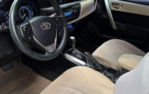 White Toyota Corolla altis 2014 for sale in Automatic-7