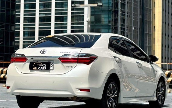 White Toyota Corolla altis 2018 for sale in Makati-4