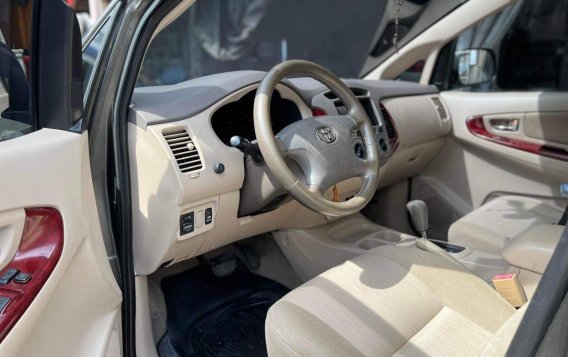 Sell White 2005 Toyota Innova in Manila-6