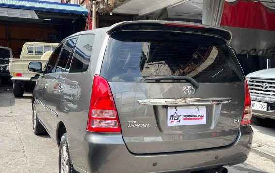 Sell White 2005 Toyota Innova in Manila-7