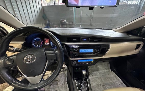 White Toyota Corolla 2014 for sale in Automatic-4