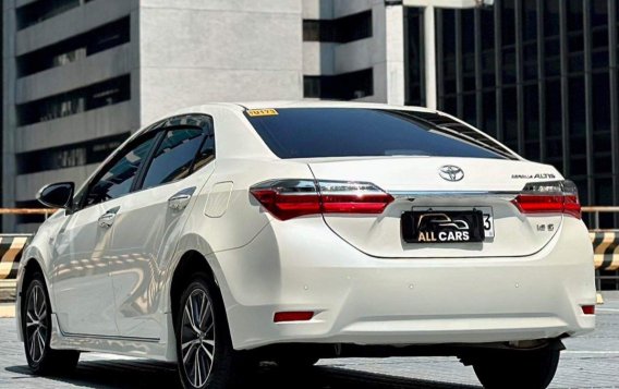 White Toyota Corolla altis 2018 for sale in Makati-5