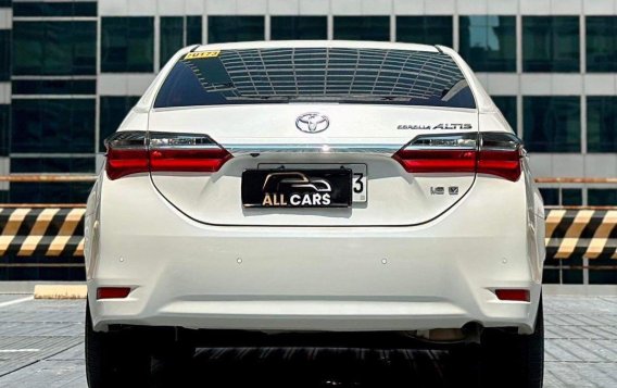White Toyota Corolla altis 2018 for sale in Makati-9