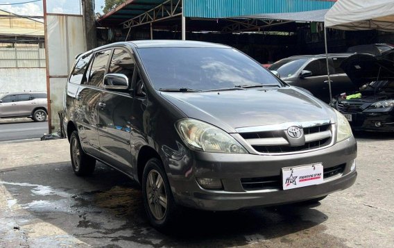 Sell White 2005 Toyota Innova in Manila-9