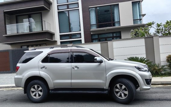 White Toyota Fortuner 2006 for sale in Quezon City-1